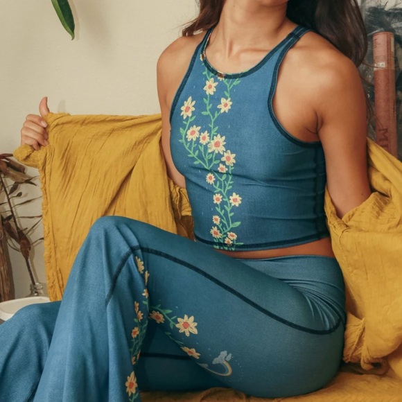 teeki Pants - NWT Teeki Set of Leggings and crop Top XS/S